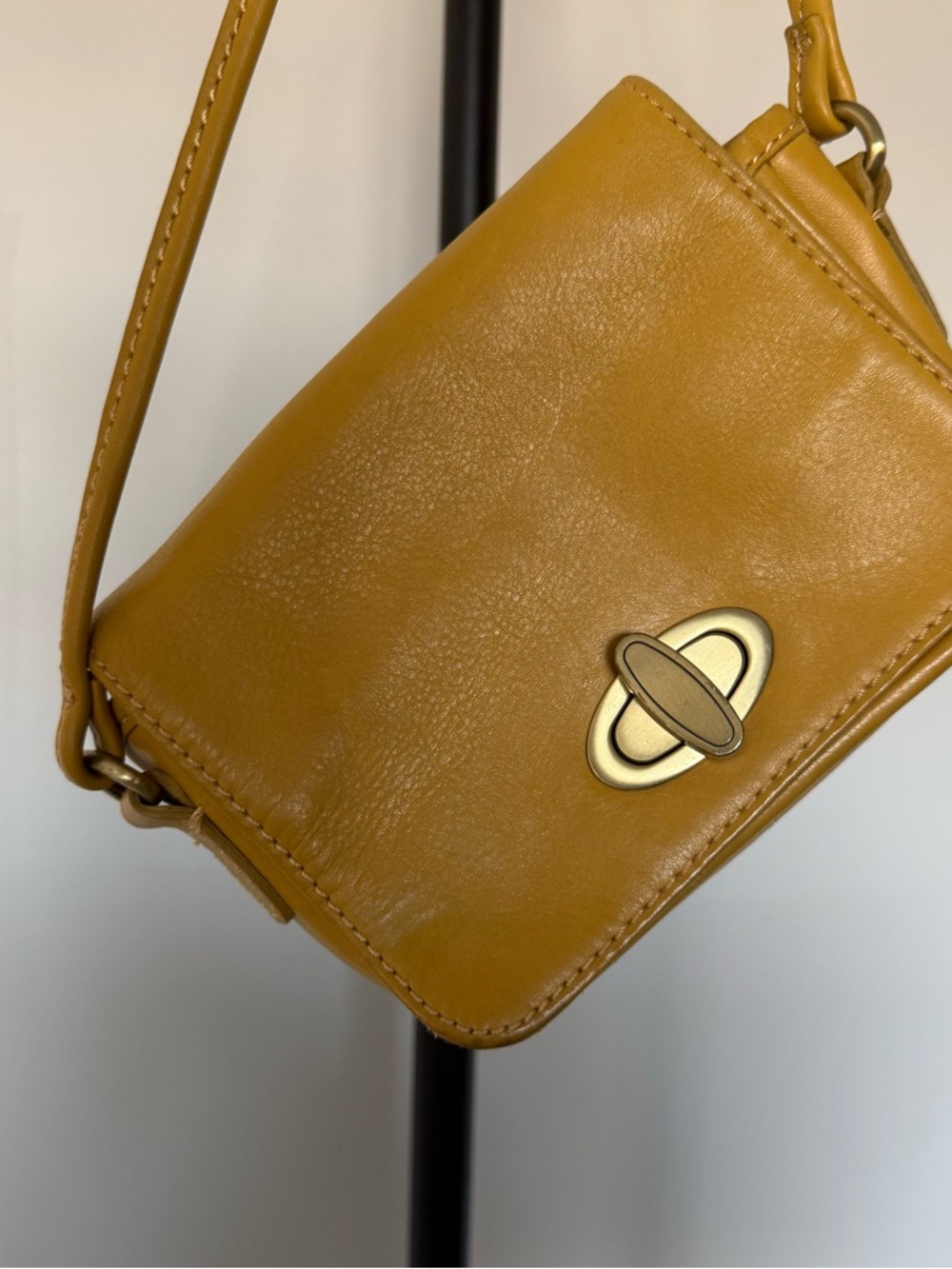 Vintage Coach Court Bag Tan Leather Turnlock Crossbody Crown Stamp